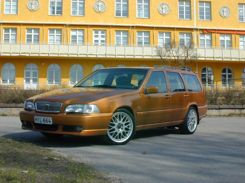 I bought a very nice Volvo 1998 V70 R AWD in March 2000.